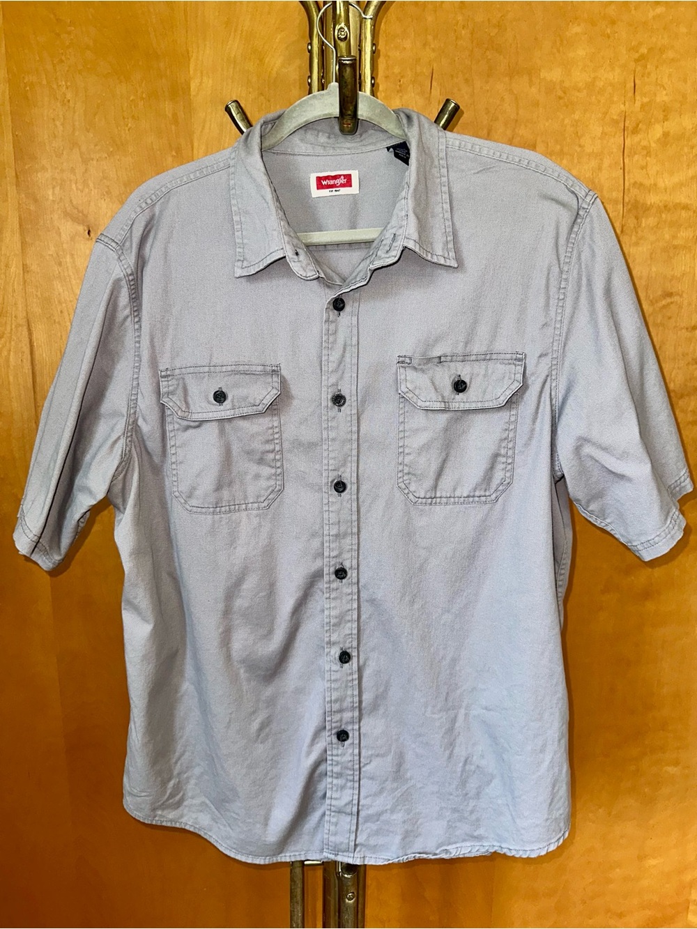 Wrangler Short Sleeve Button-Up Shirt in Light Gray